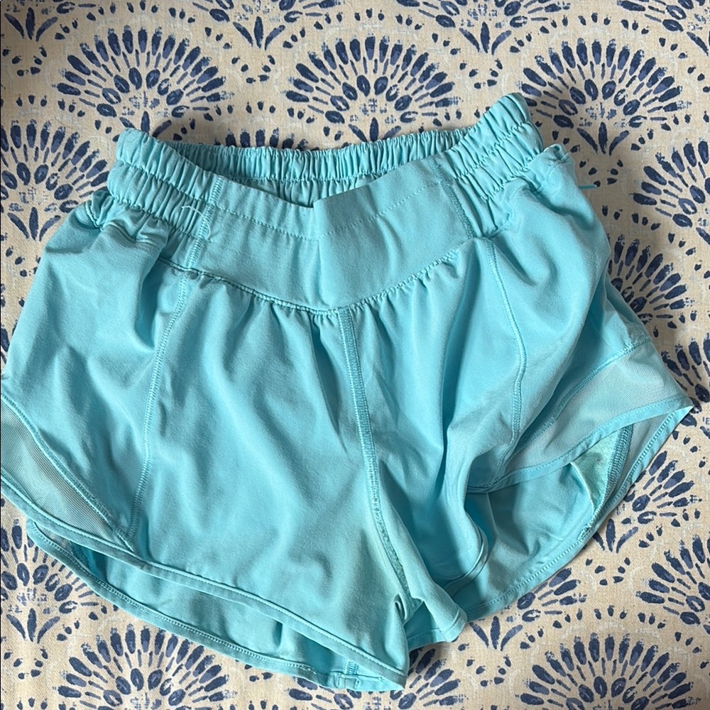 Lululemon icing blue hotty hots 2.5 inch